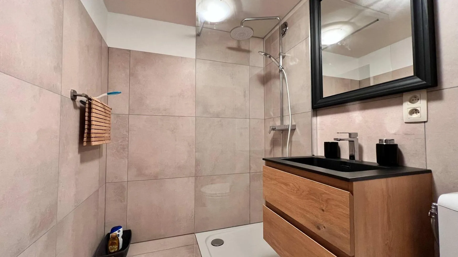 דירות Elegant 2Pcs Proche Bruxelles בריסל